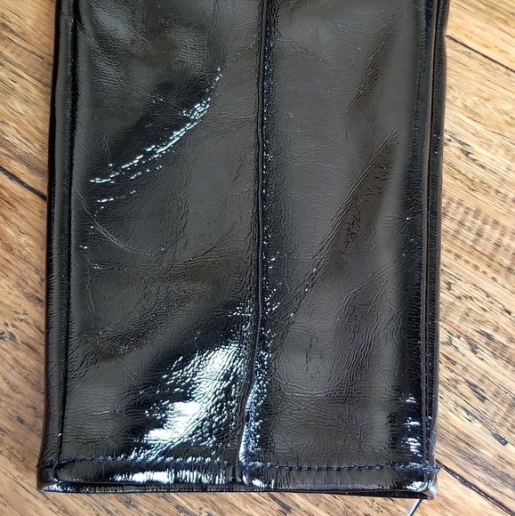 Armani Exchange Seamed Patent Leggings - Picture 3 of 8